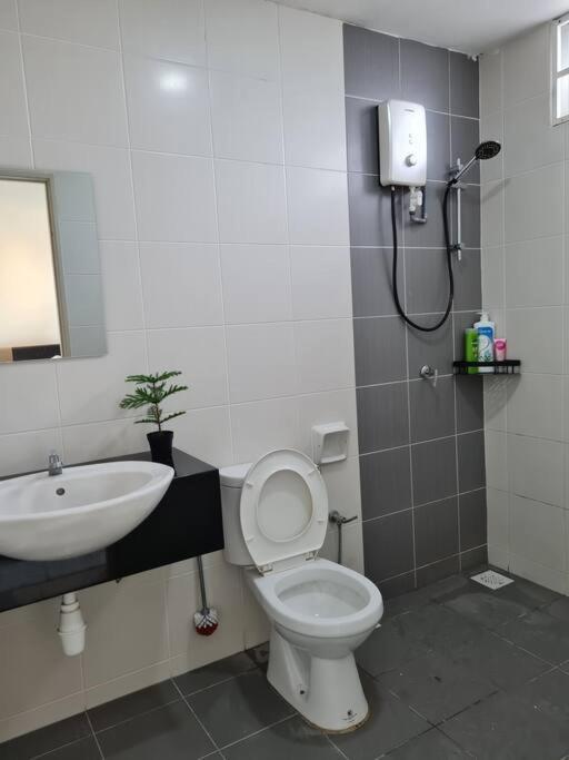 3Storey House 13Pax Family Suite Bayan Lepas Dış mekan fotoğraf