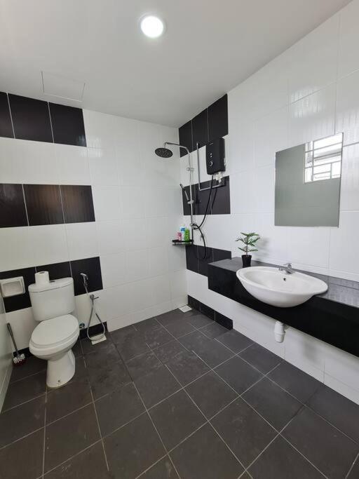 3Storey House 13Pax Family Suite Bayan Lepas Dış mekan fotoğraf